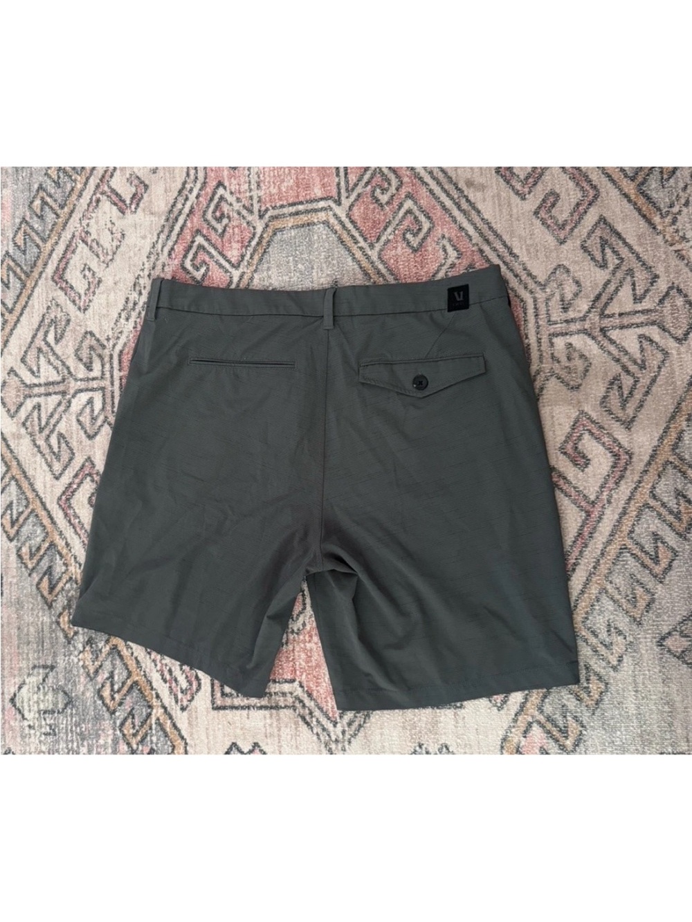 Vuori Pebble Hybrid Shorts Mens 36 Grey V399 Textured Lightweight Golf Stretch - Picture 2 of 8